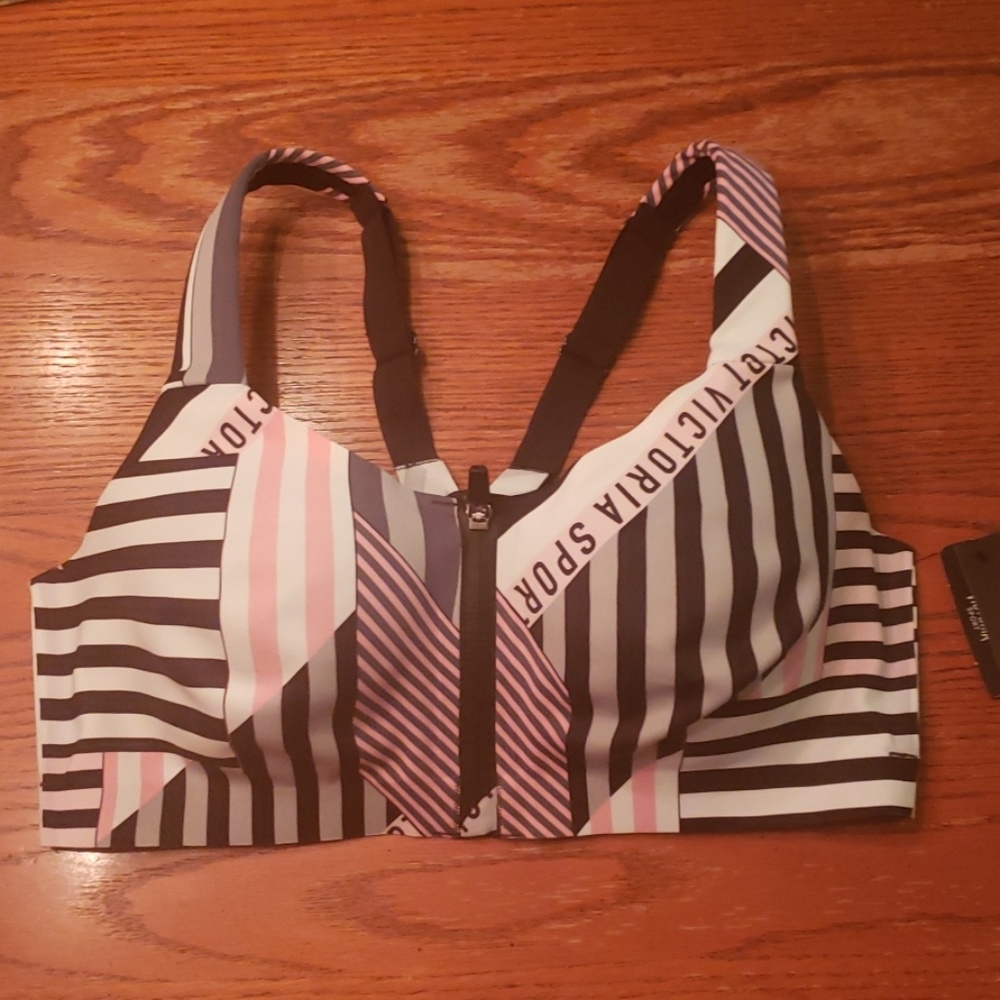 NWT VS Incredible Knockout Sports Bra 36D